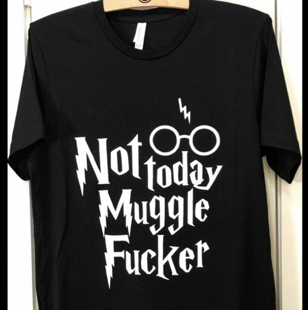 NWOT BRAND NEW T SHIRT - Picture 1 of 3